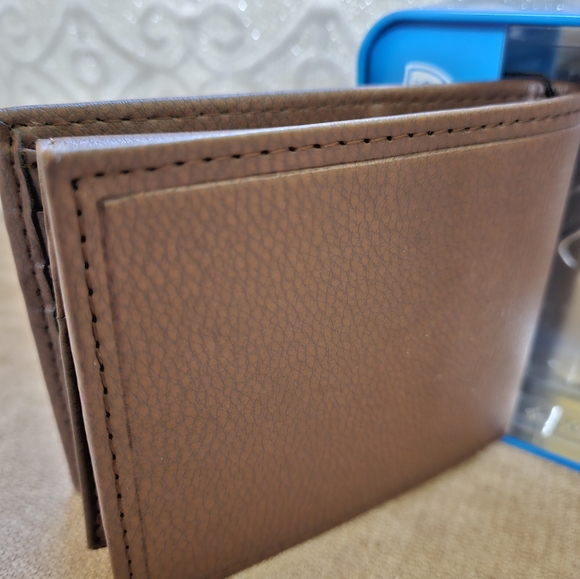 Columbia Wallet NIB - Picture 2 of 9